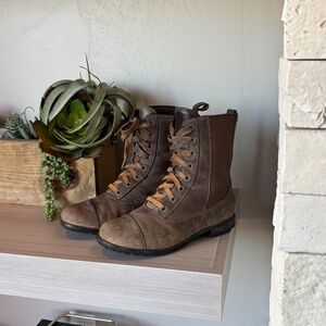 UGG  Ashbury Combat Lace-up/zip Sheepskin Lined Boots in Brown